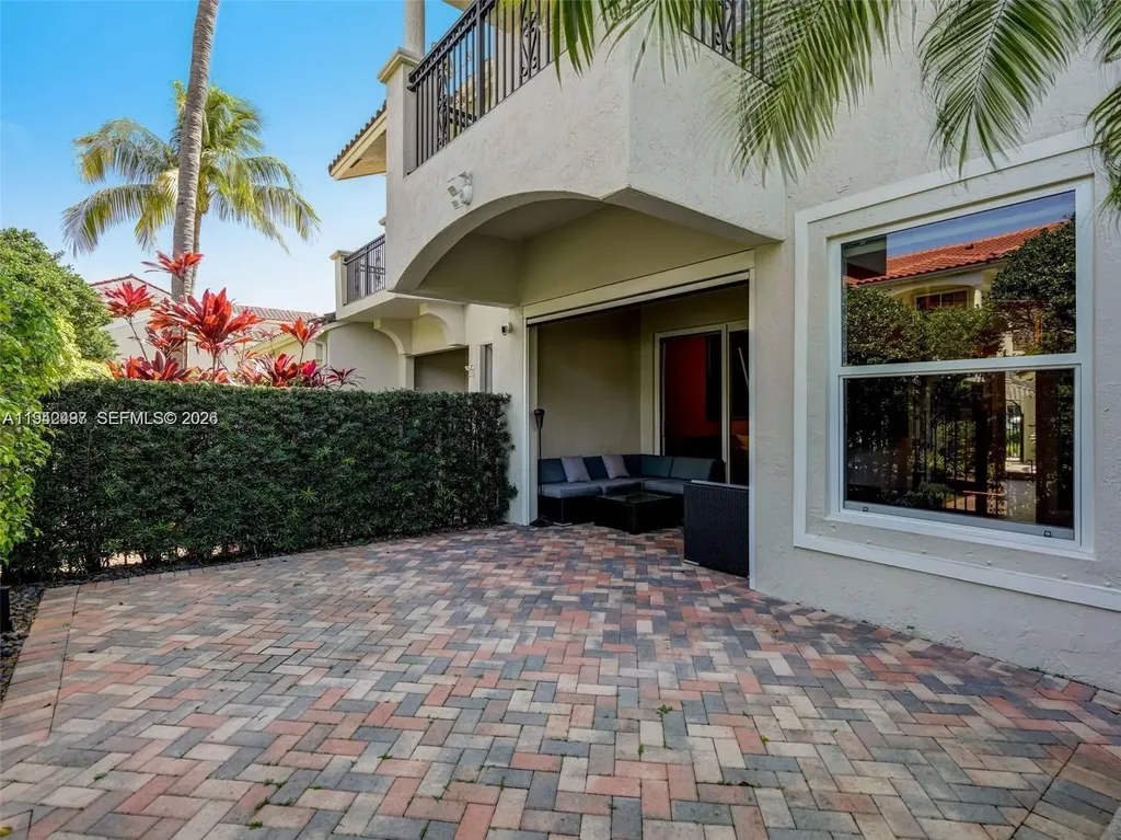 963 S Harbor View S Hollywood FL 33019