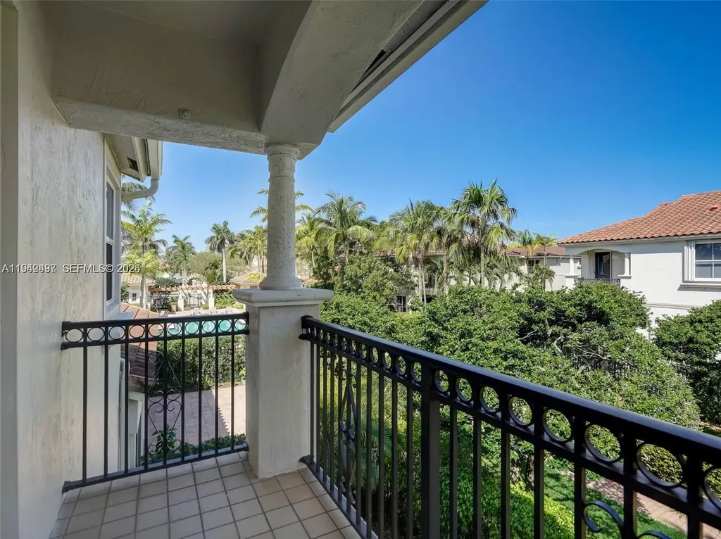 963 S Harbor View S Hollywood FL 33019