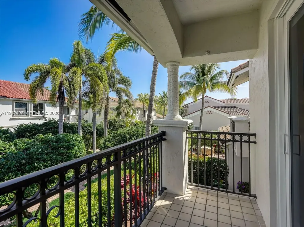 963 S Harbor View S Hollywood FL 33019