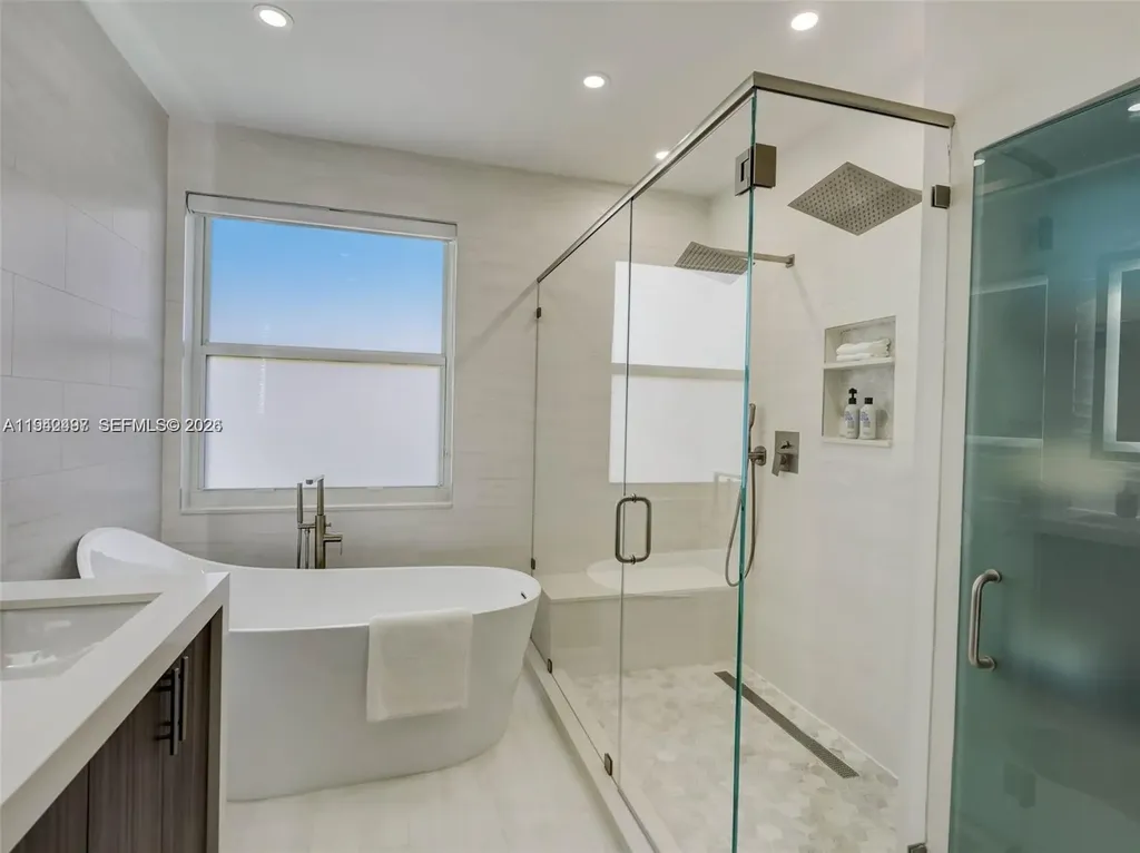 963 S Harbor View S Hollywood FL 33019