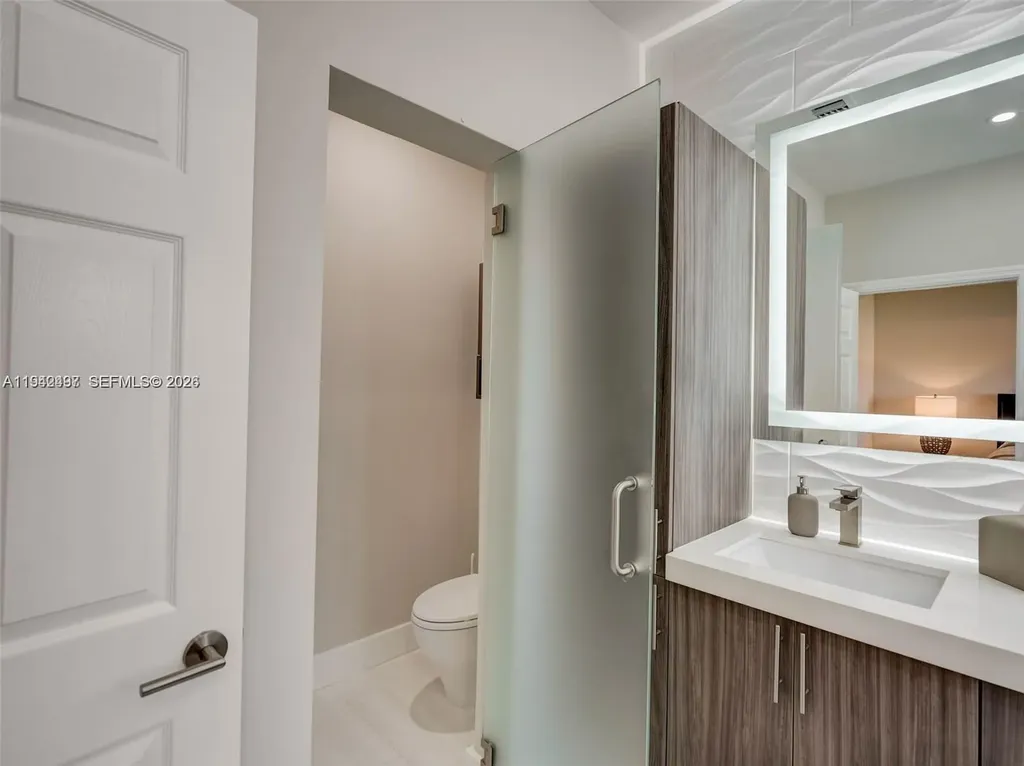 963 S Harbor View S Hollywood FL 33019