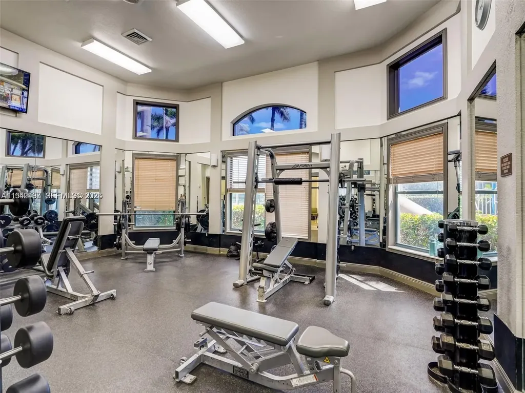 963 S Harbor View S Hollywood FL 33019