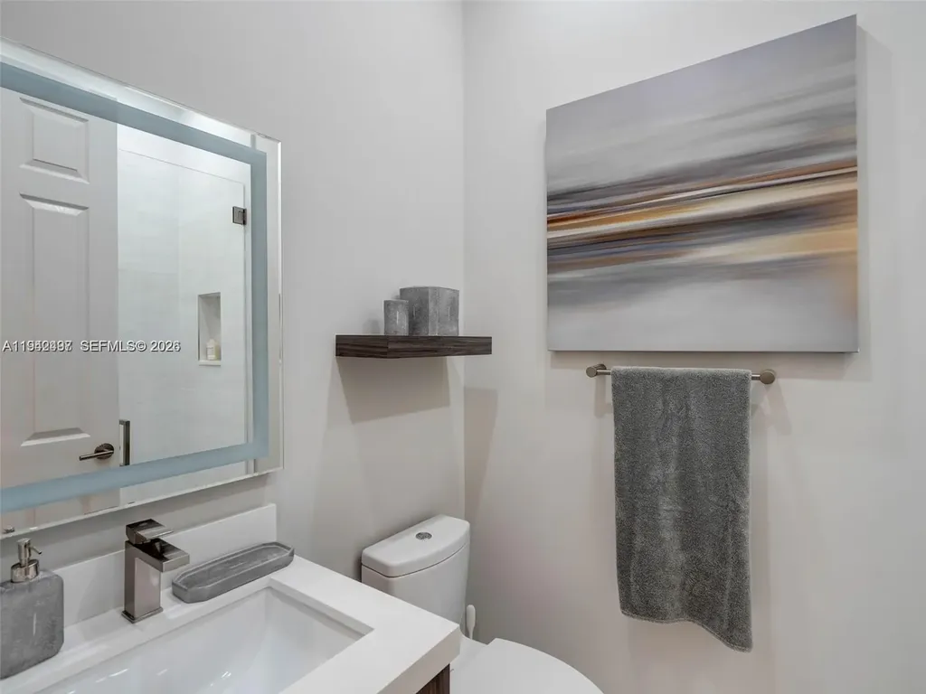 963 S Harbor View S Hollywood FL 33019