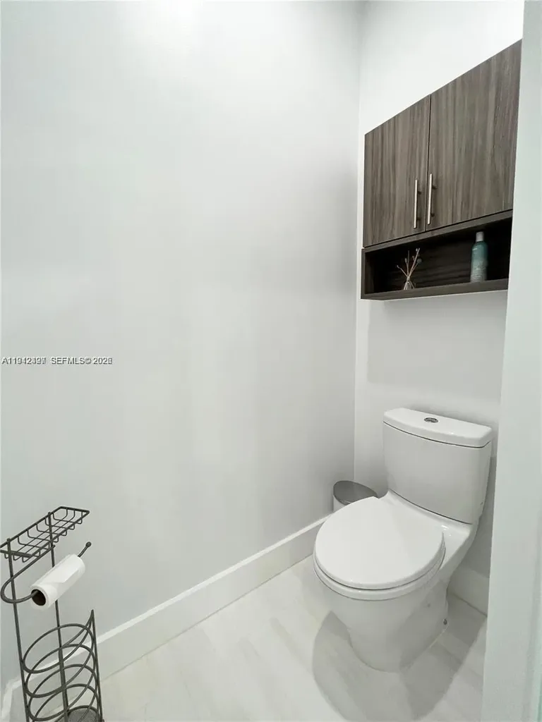 963 S Harbor View S Hollywood FL 33019