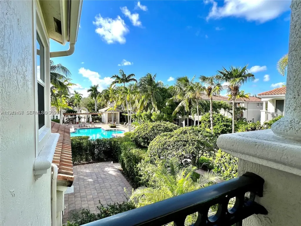 963 S Harbor View S Hollywood FL 33019
