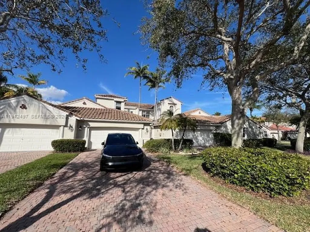 963 S Harbor View S Hollywood FL 33019