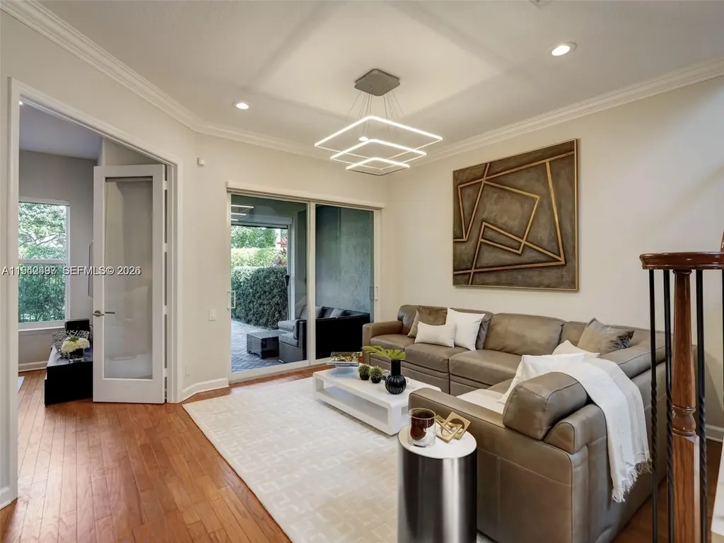 963 S Harbor View S Hollywood FL 33019