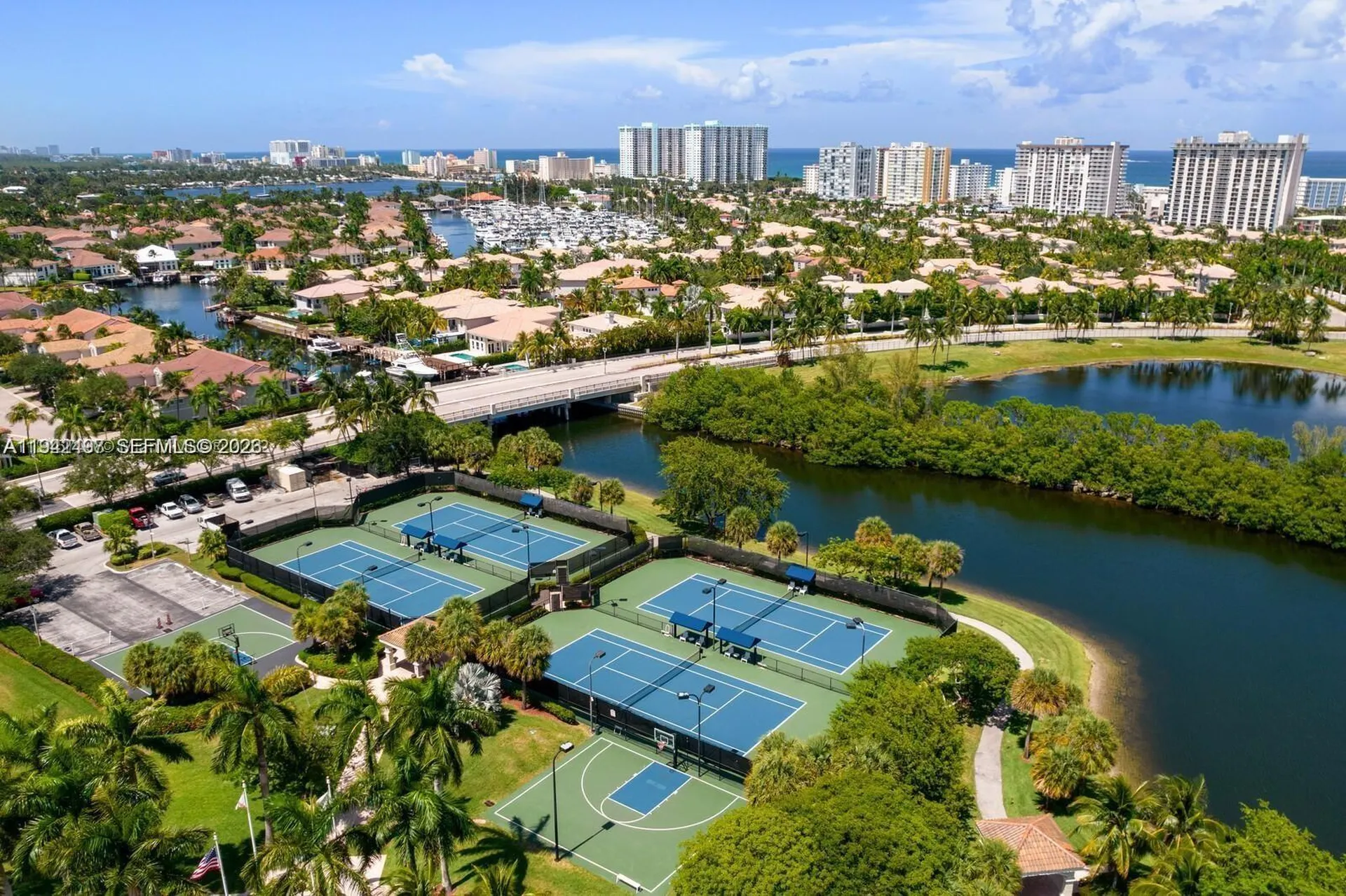 963 S Harbor View S Hollywood FL 33019