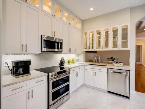 963 S Harbor View S Hollywood FL 33019