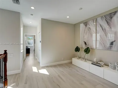 963 S Harbor View S Hollywood FL 33019
