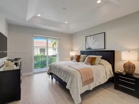 963 S Harbor View S Hollywood FL 33019