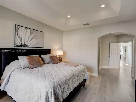 963 S Harbor View S Hollywood FL 33019