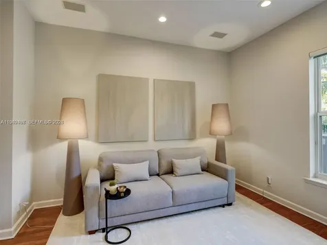 963 S Harbor View S Hollywood FL 33019