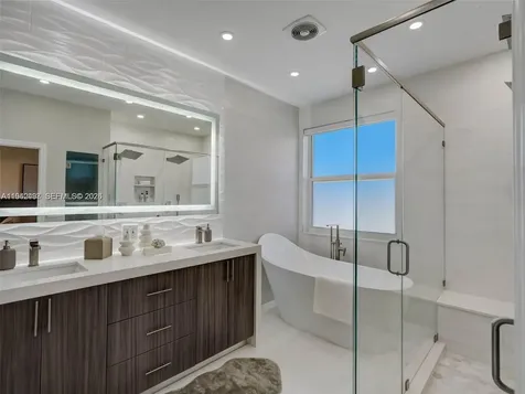 963 S Harbor View S Hollywood FL 33019