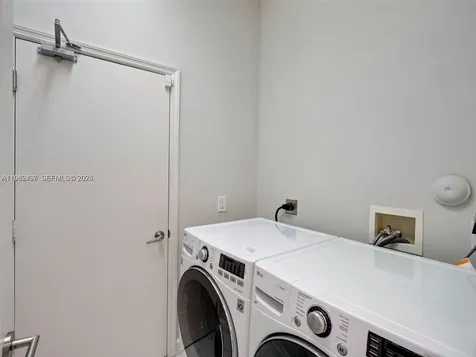 963 S Harbor View S Hollywood FL 33019