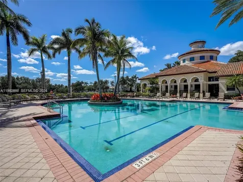 963 S Harbor View S Hollywood FL 33019