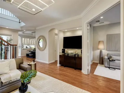 963 S Harbor View S Hollywood FL 33019