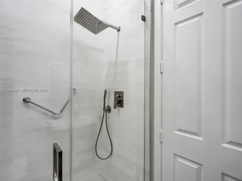 963 S Harbor View S Hollywood FL 33019