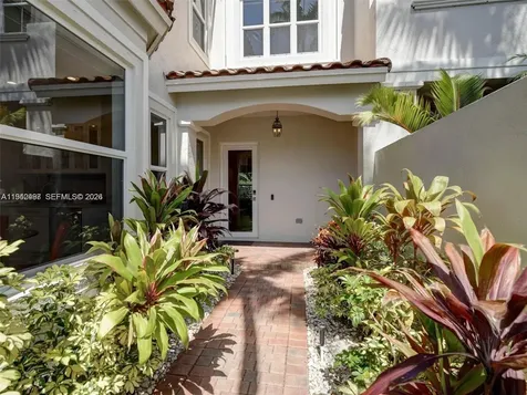 963 S Harbor View S Hollywood FL 33019