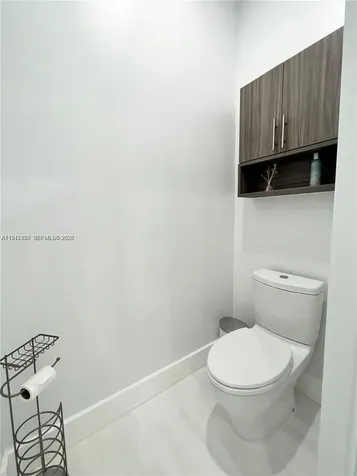 963 S Harbor View S Hollywood FL 33019