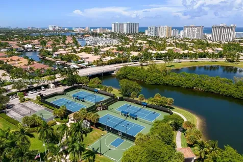 963 S Harbor View S Hollywood FL 33019