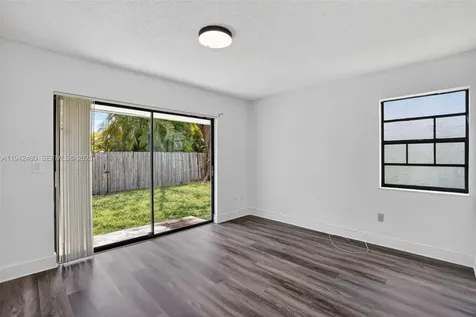 6905 SW 104th Court Miami FL 33173