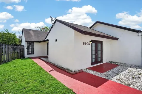 6905 SW 104th Court Miami FL 33173