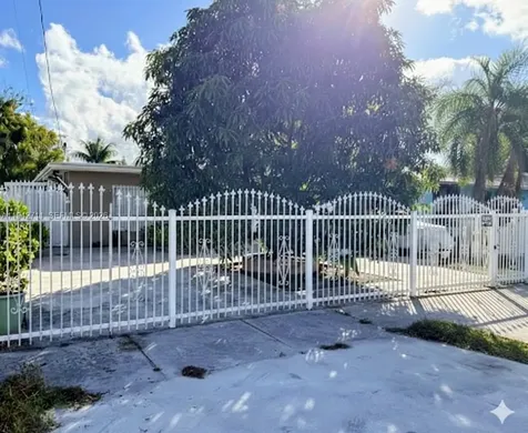 2118 NW 86th Street Miami FL 33147