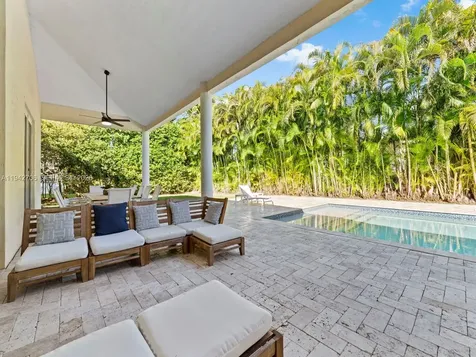 8945 SW 162nd Terrace Palmetto Bay FL 33157
