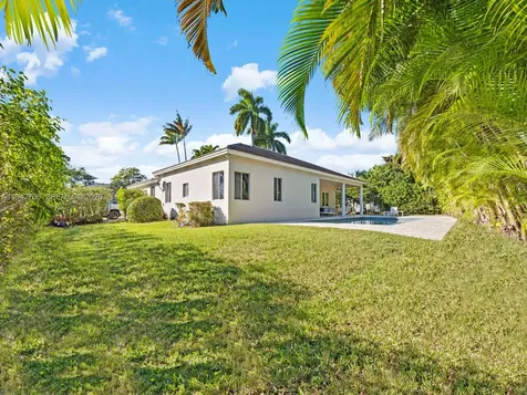 8945 SW 162nd Terrace Palmetto Bay FL 33157