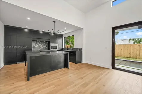 326 NW 40th Street Miami FL 33127