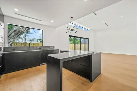 326 NW 40th Street Miami FL 33127