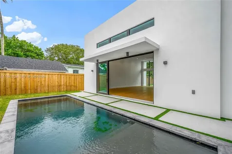 326 NW 40th Street Miami FL 33127