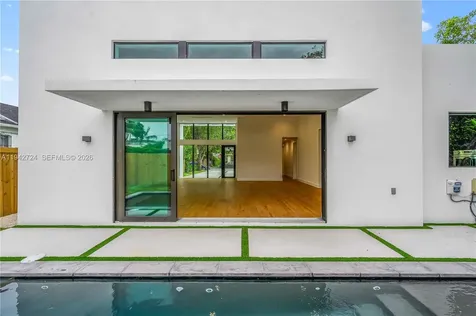 326 NW 40th Street Miami FL 33127