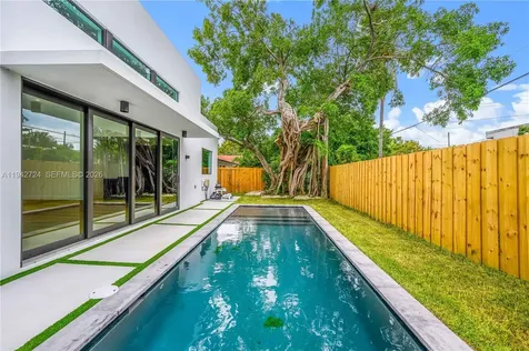326 NW 40th Street Miami FL 33127