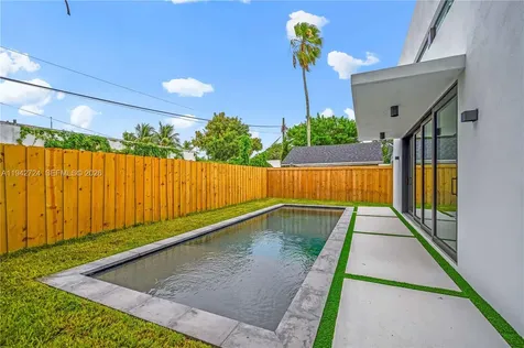 326 NW 40th Street Miami FL 33127