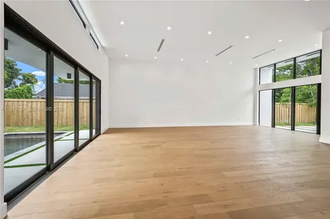 326 NW 40th Street Miami FL 33127