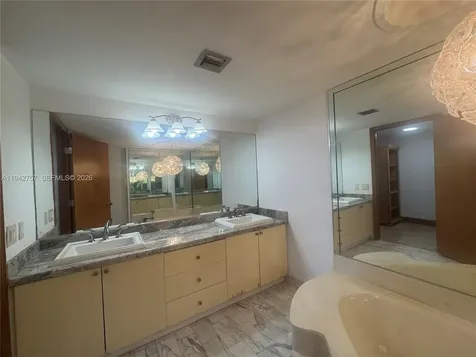2000 Towerside Terrace Miami FL 33138