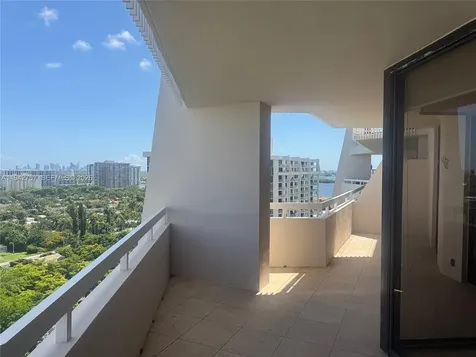 2000 Towerside Terrace Miami FL 33138