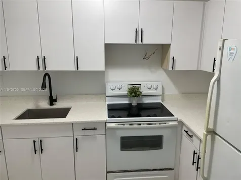 142 SW 18th Avenue Miami FL 33135