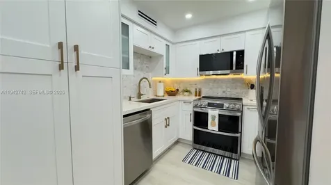5161 Collins Avenue Miami Beach FL 33140