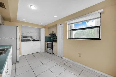 9907 NW 9th Street Circle Miami FL 33172