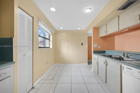 9907 NW 9th Street Circle Miami FL 33172