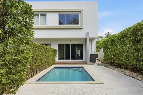 2852 SW 32nd Court Miami FL 33133