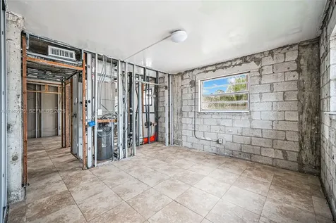3640 NW 9th Street Miami FL 33125