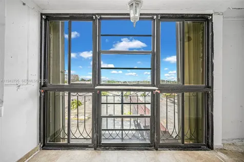 3640 NW 9th Street Miami FL 33125