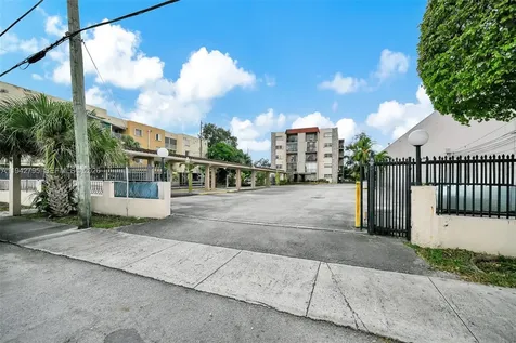 3640 NW 9th Street Miami FL 33125
