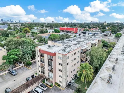 3640 NW 9th Street Miami FL 33125
