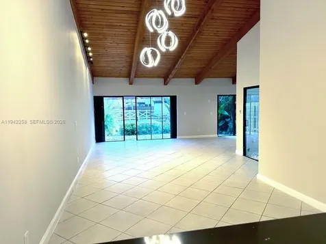 2753 S Parkview Drive Hallandale Beach FL 33009