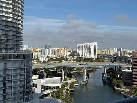 185 SW 7th Street Miami FL 33130